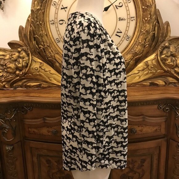 HORSE Theme knit top.  Size Medium.  Brand?  1/4 Button Down.  Back Yoke.  B22 - Picture 3 of 6